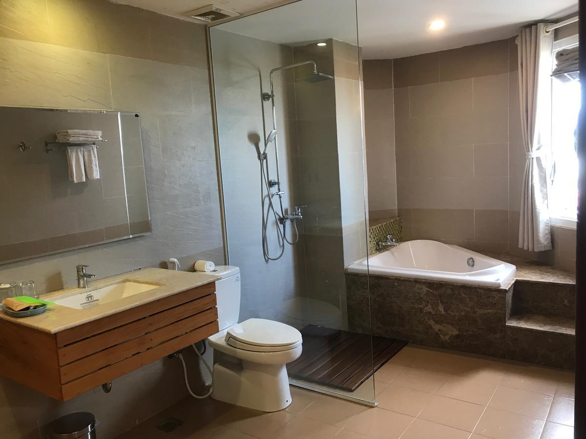 Elegant Hotel Pleiku Esterno foto