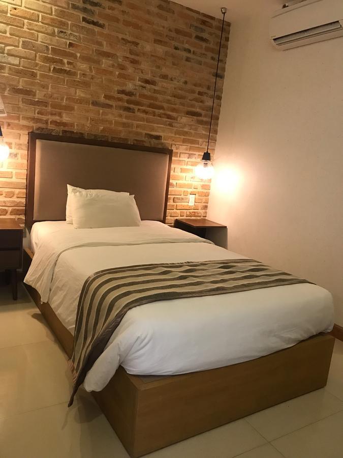Elegant Hotel Pleiku Esterno foto