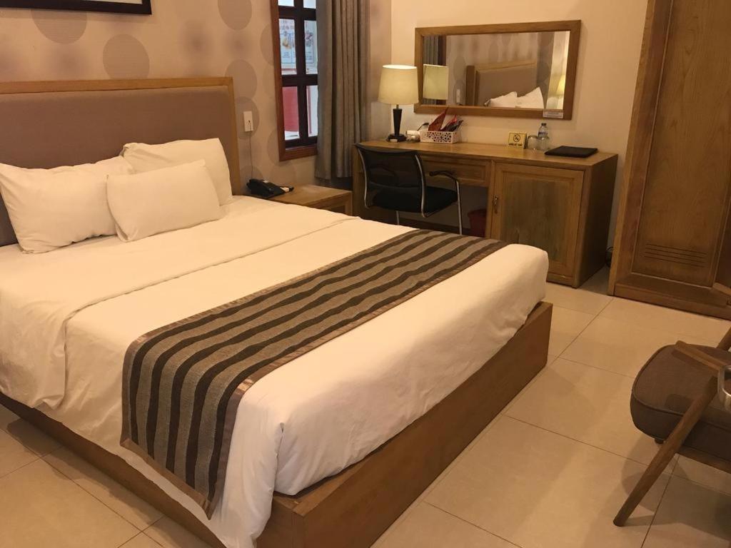 Elegant Hotel Pleiku Esterno foto